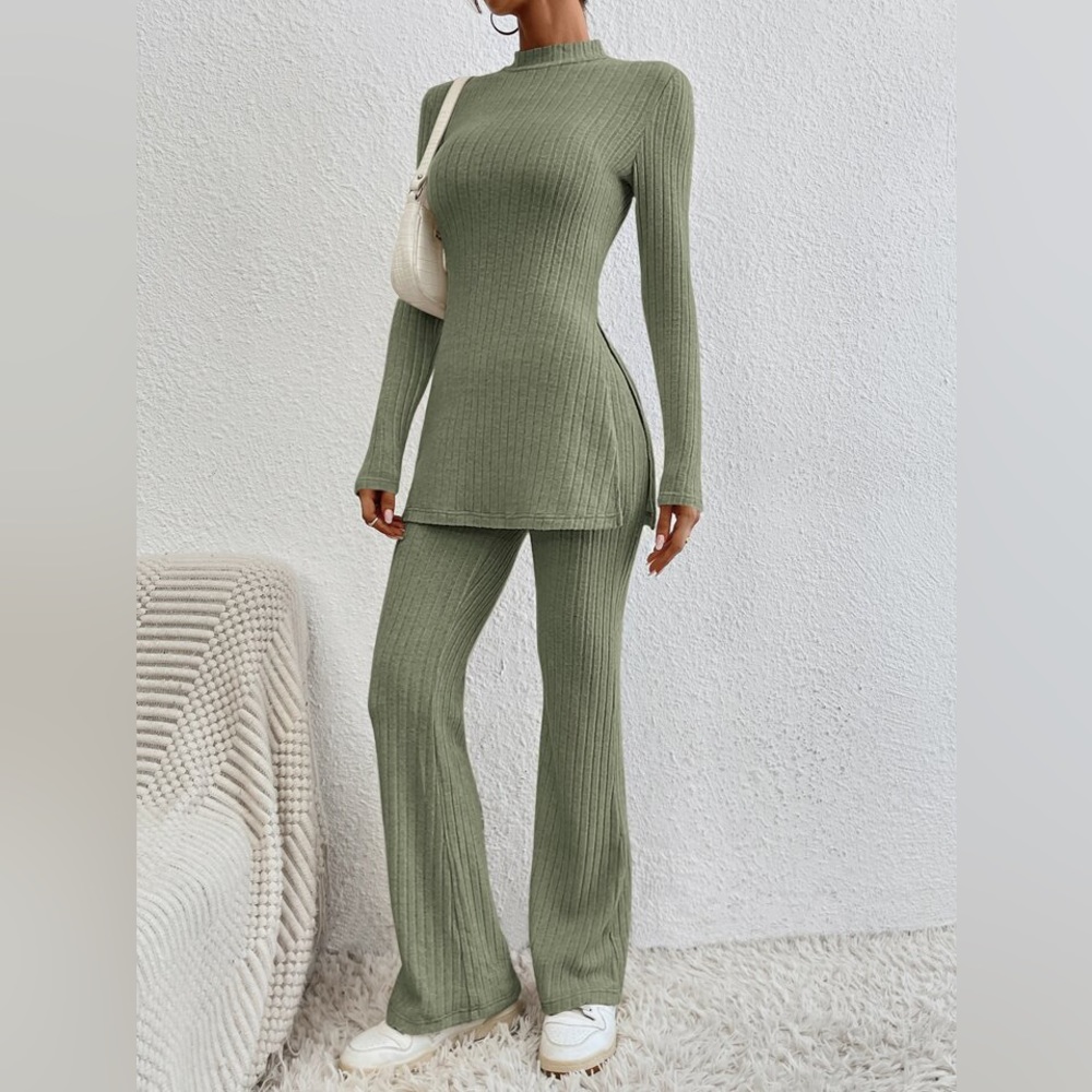 3/$15 New Essence Mock Neck Split Hem Flare Leg green Pants Set Medium 6 38